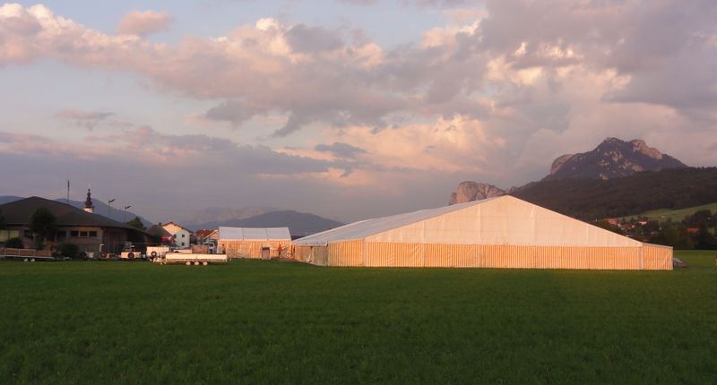 Datei:Zeltleuchten in der Abendsonne.jpg