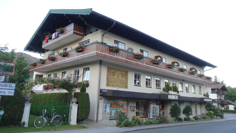 Datei:Kaufhaus Huber (Fuschl am See).JPG
