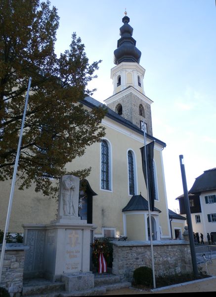 Datei:Kriegerdenkmal Hochformat.jpg