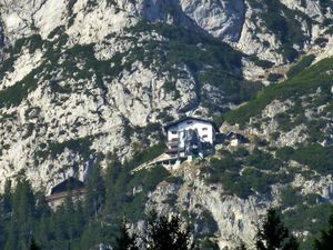 Blick zur Eisriesenwelt-Seilbahn Bergstation.jpg