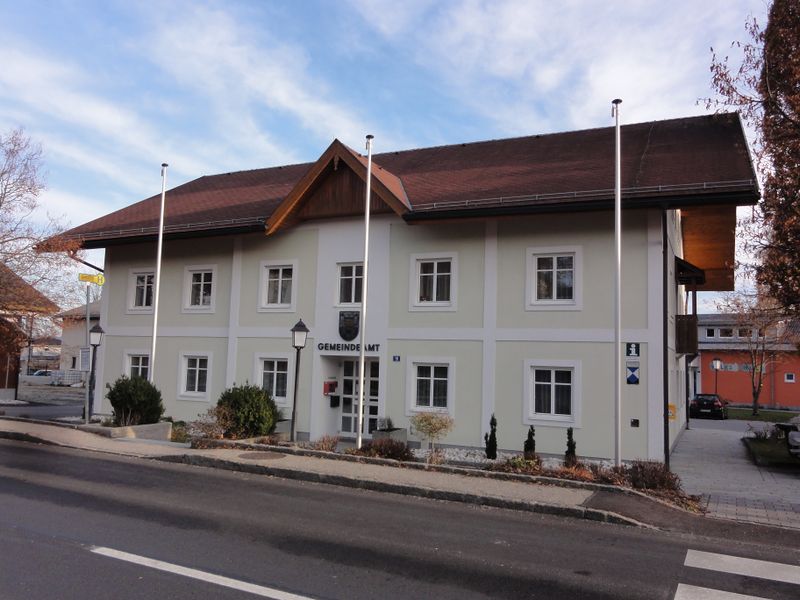 Datei:Gemeindeamt Perwang.jpg