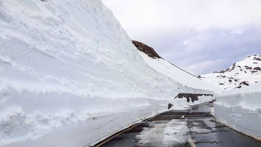 Großglockner Hochalpenstraße Schneeräumung 2021 81.jpg
