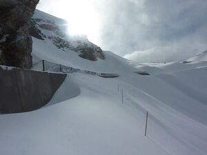 Grossglockner Hochalpenstrasse Schneeraeumung 2013 42.jpg