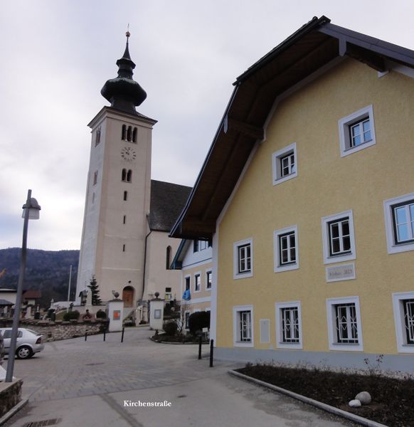 Datei:Kirchenstraße (Oberalm).jpg