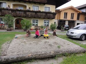 Sandspielplatz beim Lenzenbauern.jpg