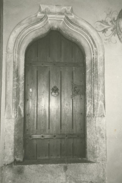 Datei:Steinmetzzeichen-am-Portal-des-Laeuthauses.jpg