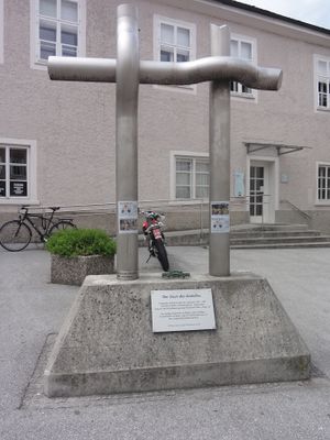 Wackersdorfdenkmal am Mozartplatz.jpg