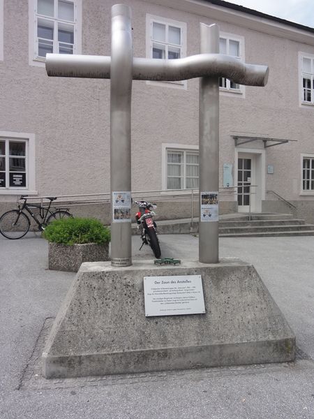 Datei:Wackersdorfdenkmal am Mozartplatz.jpg