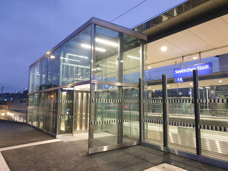 Datei:Haltestelle Seekirchen Stadt 02.jpg