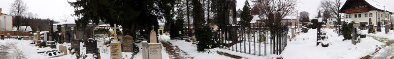 Datei:Panoramaaufnahme vom Morzger Friedhof.JPG