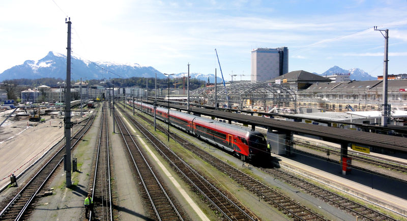 Datei:Railjet in Salzburg.jpg