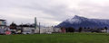 Auferstehungskirche in Salzburg-Gneis mit Untersberg.jpg