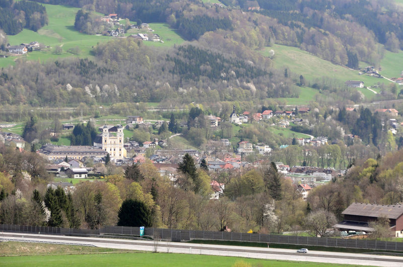 Datei:Mondseeblick vom Hochserner.jpg