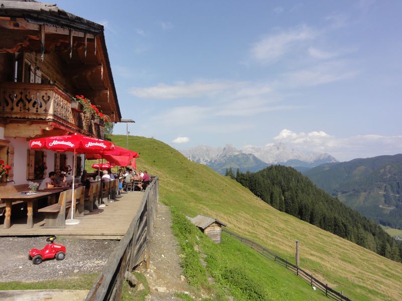 Datei:Terrasse bei der Karalm.jpg
