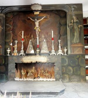 Allerseelen-Kulissenaltar in der Totenkapelle im Friedhof Gnigl.jpg