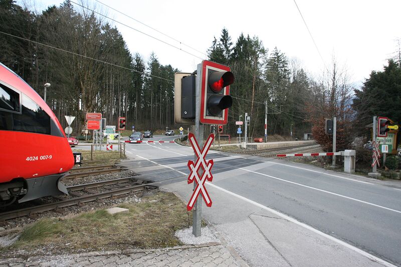 Datei:Bahnübergang Langwies 2007 02.jpg
