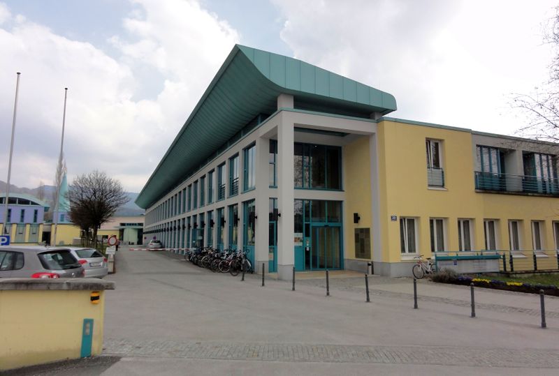 Datei:Diakonissen Krankenhaus in Salzburg-Aigen.jpg