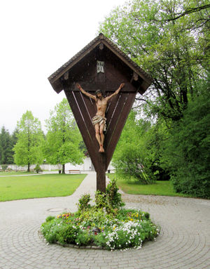 Friedhofskreuz im St. Vitalis-Friedhof, Gemeinde Wals-Siezenheim.jpg
