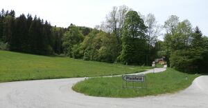 Östliche Abzweigung der Dorfstraße von der Plainfelder Landesstraße.JPG