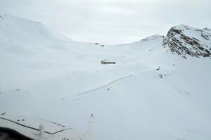 Grossglockner Hochalpenstrasse Schneeraeumung 2013 06.jpg