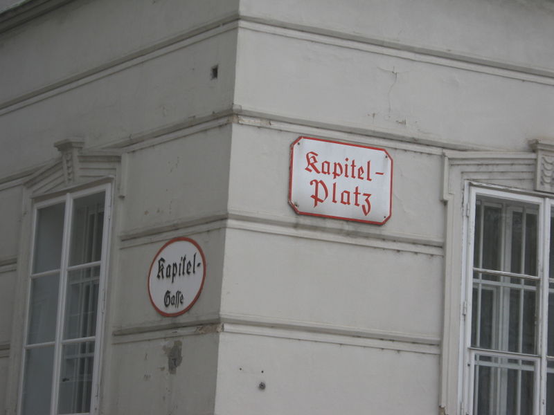 Datei:Kapitelplatz Kapitelgasse.jpg