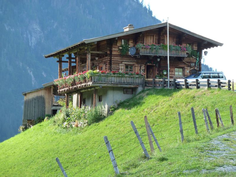 Datei:Vorhofalm, Schneiderau.jpg