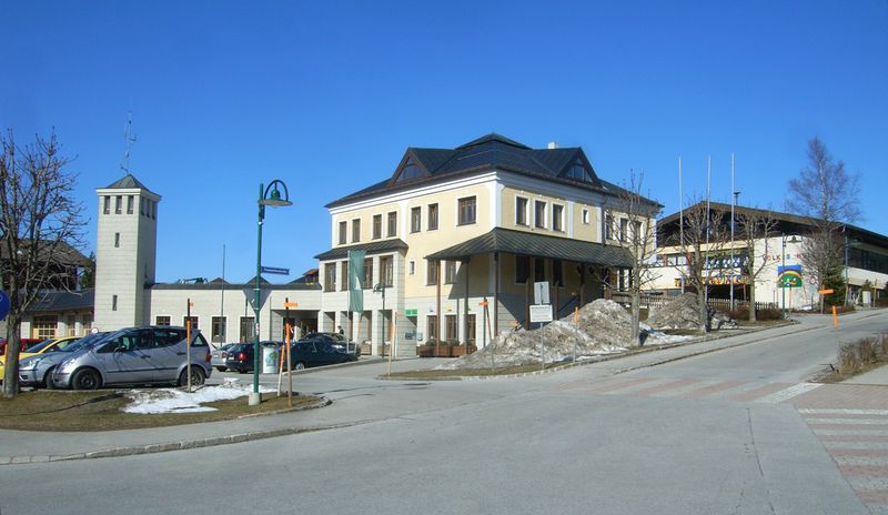 Datei:Postplattenstraße (Hof bei Salzburg).jpg