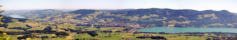 Datei:Wartenfels-Mondseeland-Panorama 30.5.2011 a.jpg
