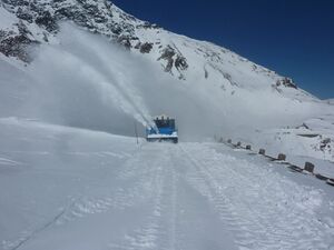 Großglockner Hochalpenstraße Schneeräumung 2017 Nordrampe 49.jpg