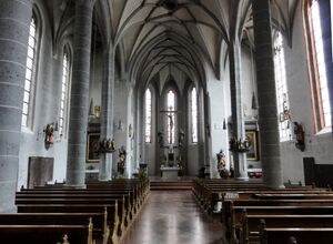 Pfarrkirche St. Andreas, Innenansicht.jpg