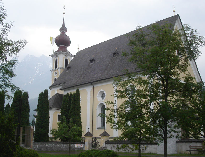 Datei:Pfarrkirche Waidring in Tirol.jpg
