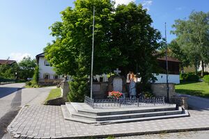 Kriegerdenkmal Perwang.JPG