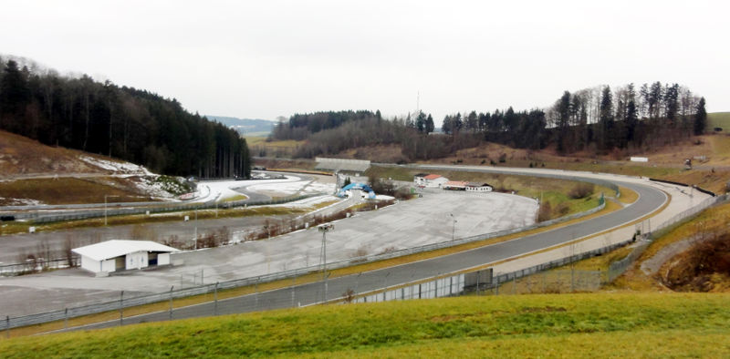 Datei:Salzburgring, Fahrerlager-Parkplatz im Dezember 2011.JPG