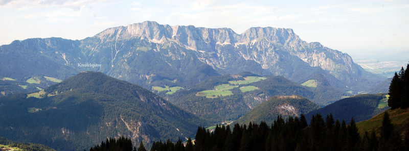 Datei:Untersberg mit Kneifelspitze.jpg