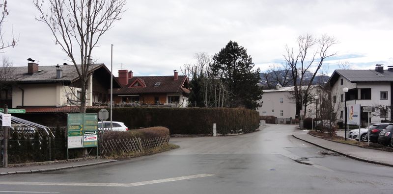 Datei:Fischer-Villa-Straße (Oberalm).jpg
