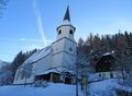 Pfarrkirche und Mesnerhaus in Werfenweng.jpg