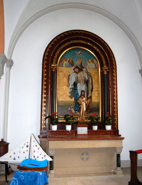 Datei:Stadtpfarrkirche Itzling, rechter Seitenaltar.jpg