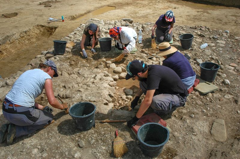 Datei:Archäologische Grabungen in Pfongau 2017 02.JPG