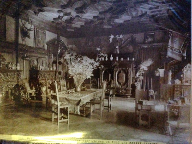 Datei:Inneneinrichtung Rittersaal Villa Löwenstern.jpg