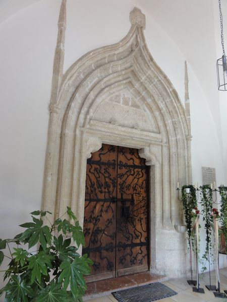 Datei:Kirchentüre von Asten A.jpg