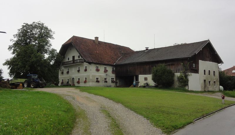 Datei:Bauernhof in Lampoding.jpg