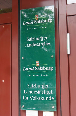 Hausschild beim Salzburger Landesarchiv.jpg