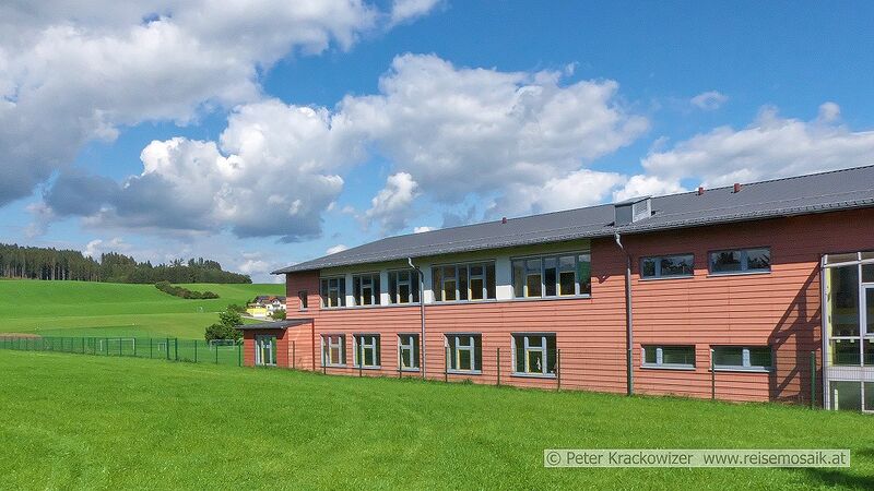 Datei:Mittelschule Köstendorf.jpg