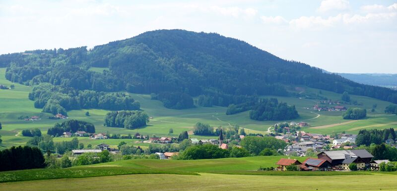 Datei:Oberhofen mit Irrsberg.jpg