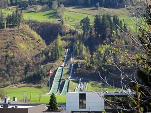 Schwarzach Sprungschanze.jpg