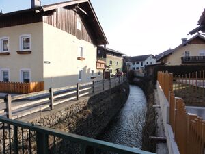 Verlauf der Dorfgasse beim Grabenbach.jpg
