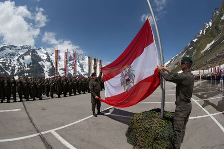Grossglockner Angelobung 09.jpg
