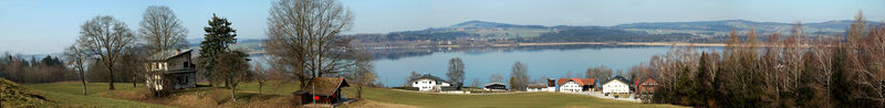 Datei:Wallerseepano von Fenning aus.jpg