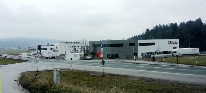 Datei:Firmenansicht an der Russenstraße.jpg
