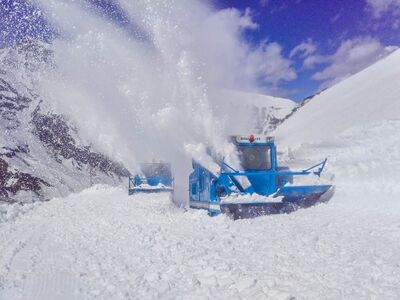 Grossglockner Hochalpenstrasse Schneeräumung 2018 08.jpg